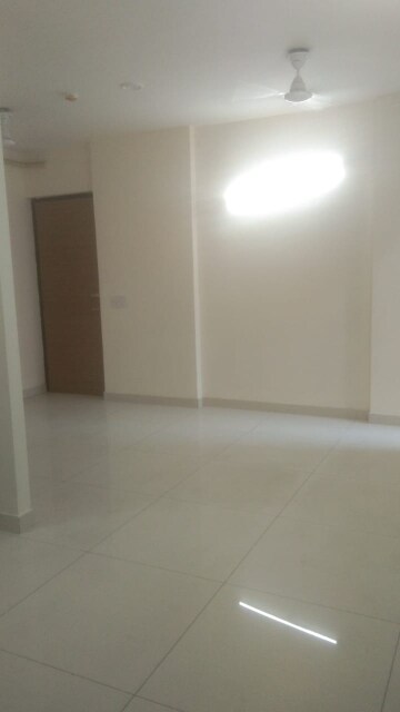 Room in 2 BHK Apartment at Saya Gold Avenue, Vaibhav Khand – for Rent