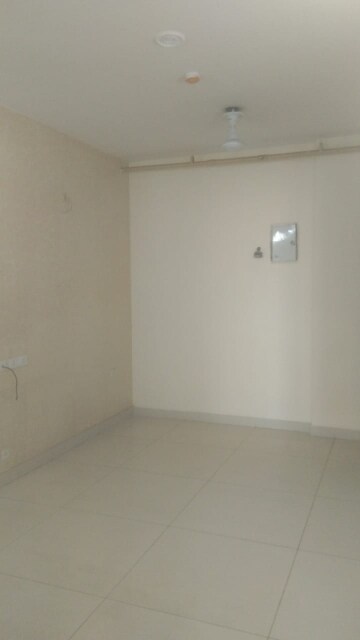 Room in 2 BHK Apartment at Saya Gold Avenue, Vaibhav Khand – for Rent