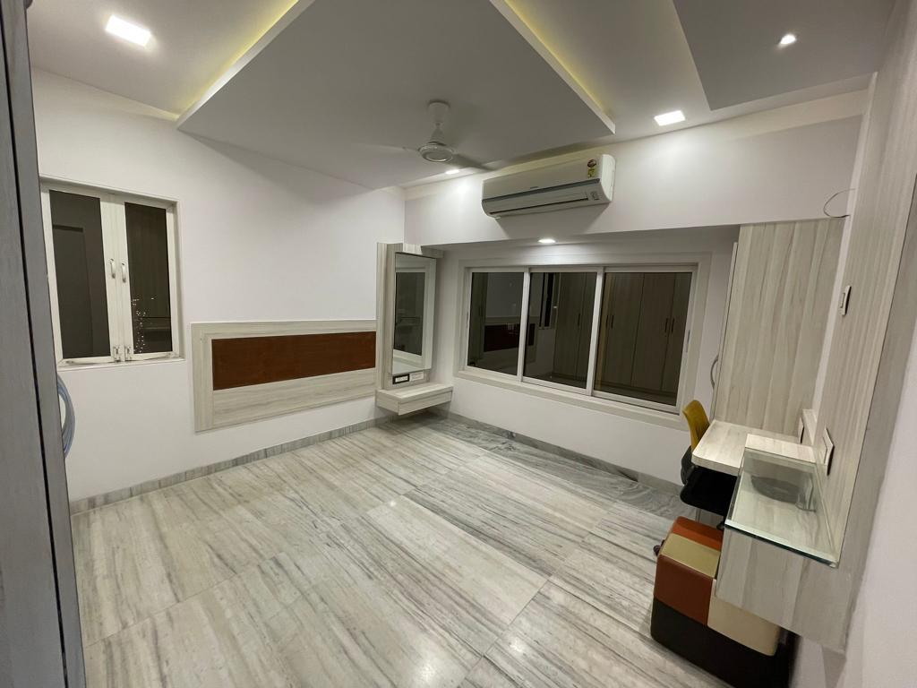 2 BHK Apartment For Sale in Veera Desai, Near Country
