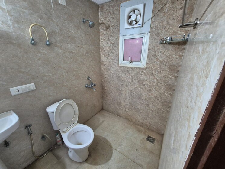 Bathroom, omaxe-grand-omaxe 3 Bedroom 942 Sq.Ft. Apartment In Gomti Nagar Lucknow 8129276