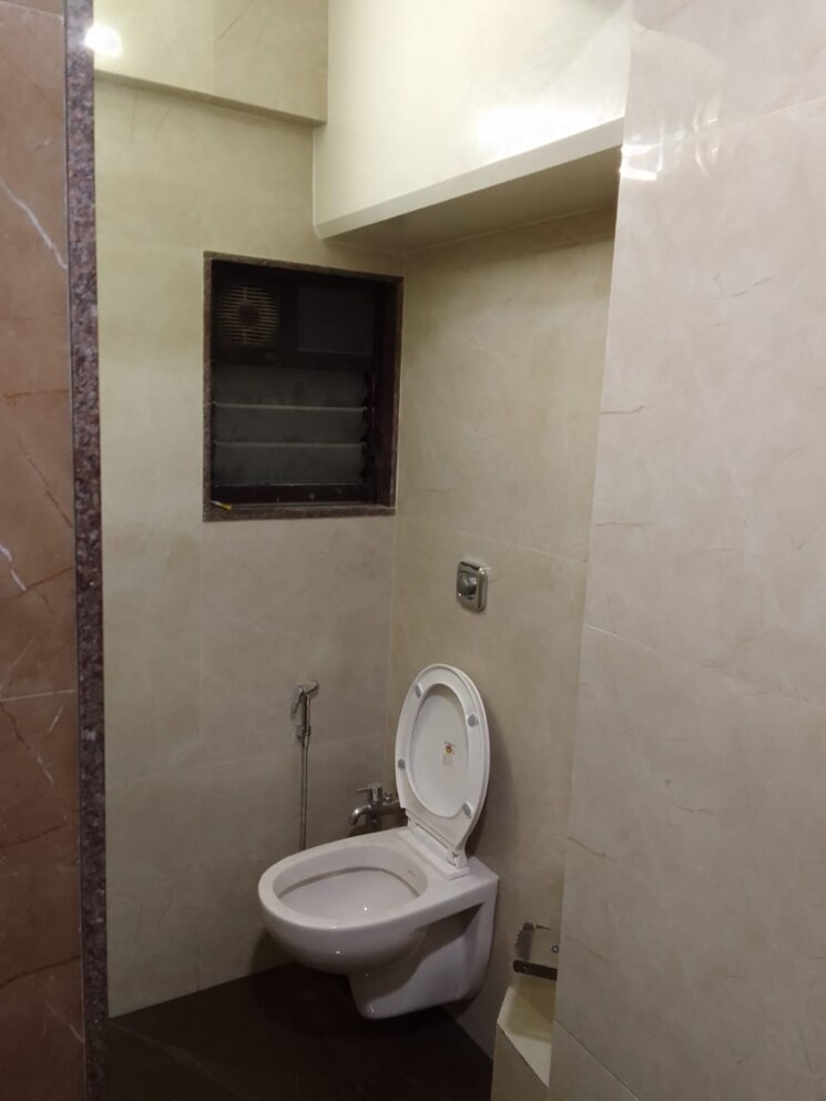 Bathroom, andheri west 2 Bedroom 1015 Sq.Ft. Apartment In Andheri West Mumbai 8129301