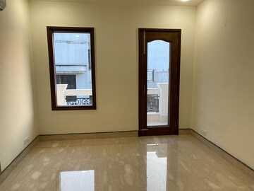 Room in 4 BHK Builder Floor at Vasant Vihar – for Rent
