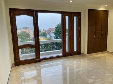 Room in 4 BHK Builder Floor at Vasant Vihar – for Rent