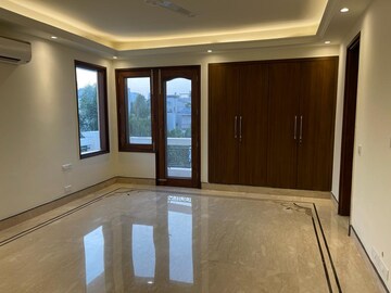 Room in 4 BHK Builder Floor at Vasant Vihar – for Rent