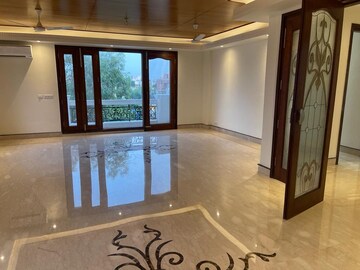 Room in 4 BHK Builder Floor at Vasant Vihar – for Rent
