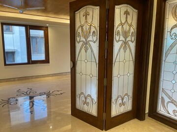 Room in 4 BHK Builder Floor at Vasant Vihar – for Rent