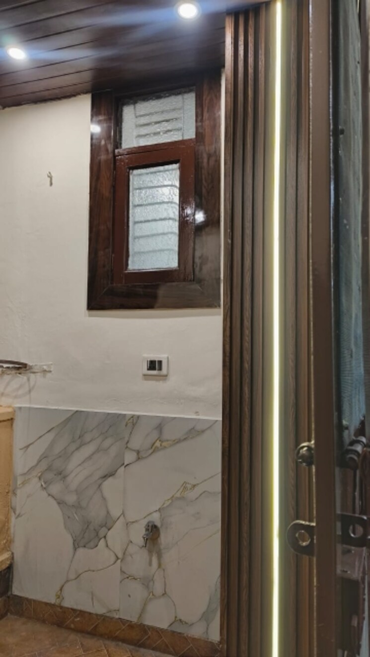 Bathroom, soho-awas-apartments 2 Bedroom 1050 Sq.Ft. Builder Floor In Gyan Khand I Ghaziabad 8129306