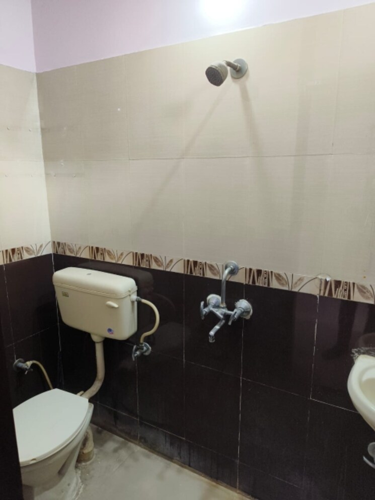 Bathroom, divyansh-onyx-phase-2 2 Bedroom 850 Sq.Ft. Builder Floor In Gyan Khand Ghaziabad 8129320
