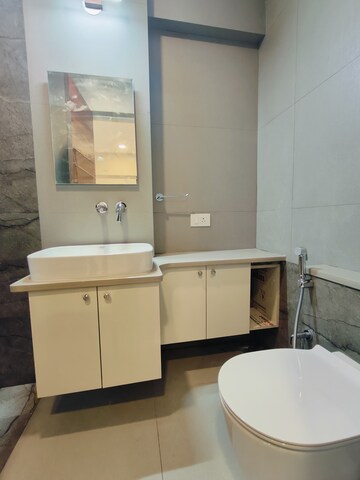 Attached Bathroom in 2.5 BHK Apartment at Chembur – for Rent