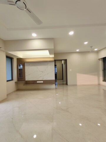 Room in 2.5 BHK Apartment at Chembur – for Rent