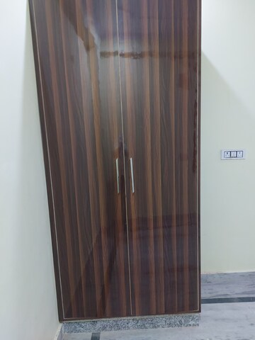 Room in 1 BHK Apartment at Sarita Vihar – for Rent