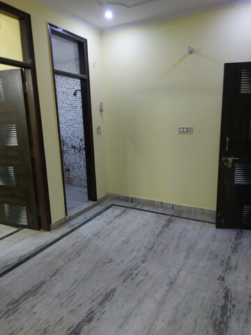 Furnished Amenities in 1 BHK Apartment at Sarita Vihar – for Rent