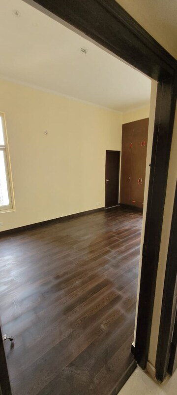 Room in 3 BHK Apartment at Alok Vihar, Sector 50 – for Sale