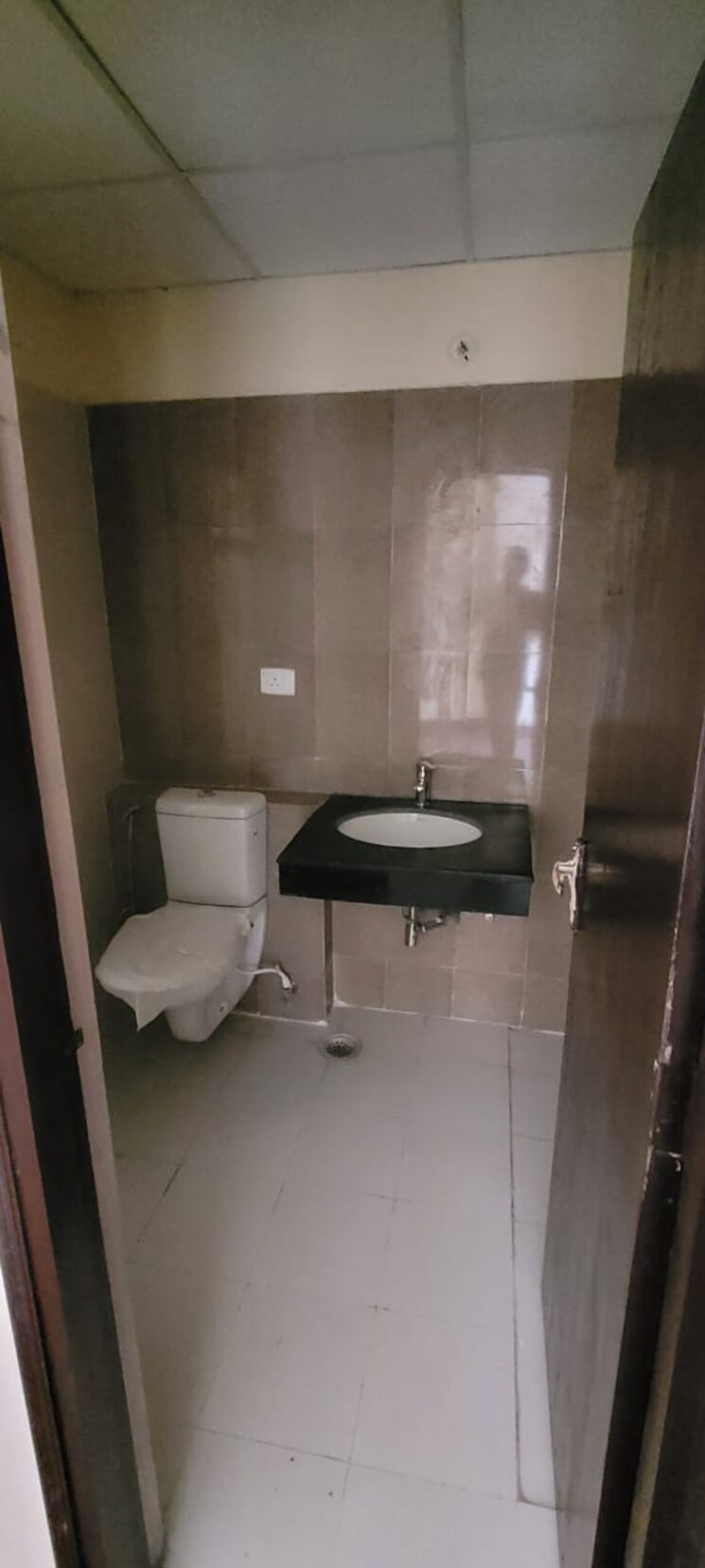Bathroom, alok-vihar 3 Bedroom 1735 Sq.Ft. Apartment In Sector 50 Noida 8129348