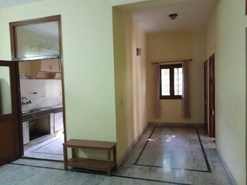 Room in 2.5 BHK Villa at Sector 41 – for Rent