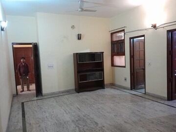 Room in 2.5 BHK Villa at Sector 41 – for Rent