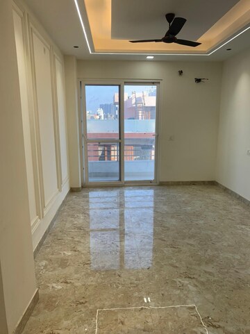 Room in 3 BHK Builder Floor at M3M Atrium, Sector 57 – for Sale