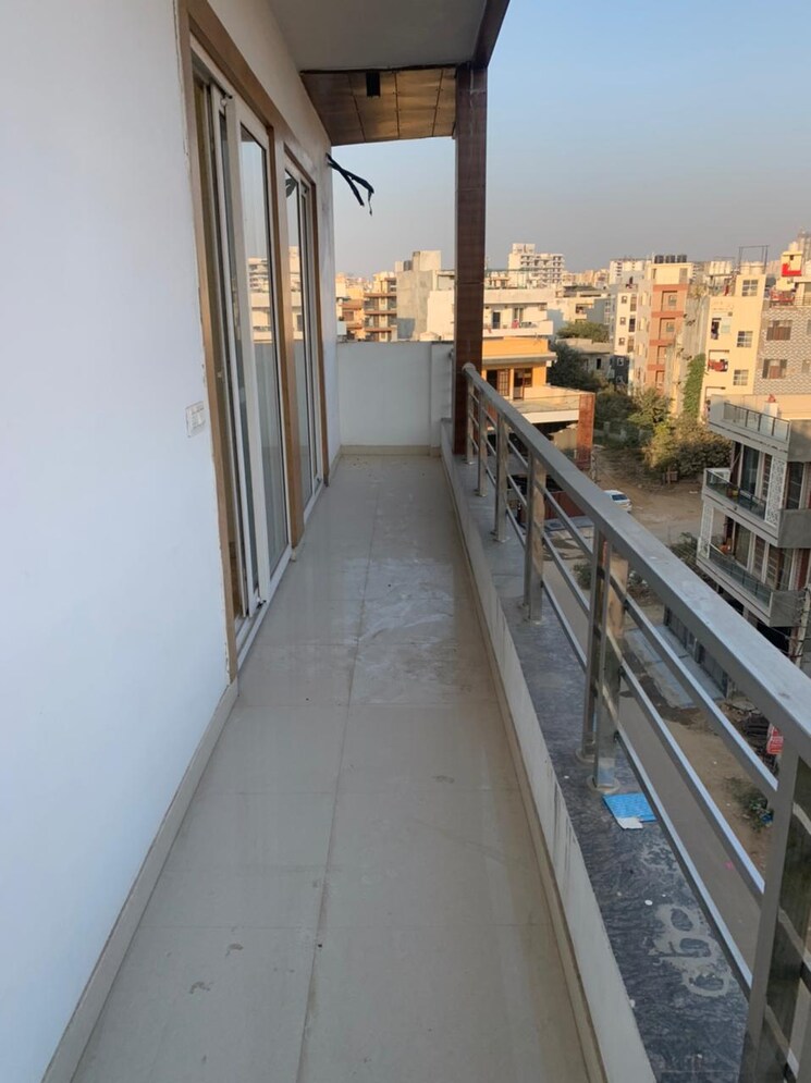 Balcony, m3m-atrium 3 Bedroom 1400 Sq.Ft. Builder Floor In Sector 57 Gurgaon 8129384