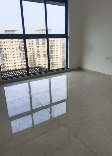 Room in 2 BHK Apartment at Shapoorji Pallonji Vicinia, Powai – for Rent
