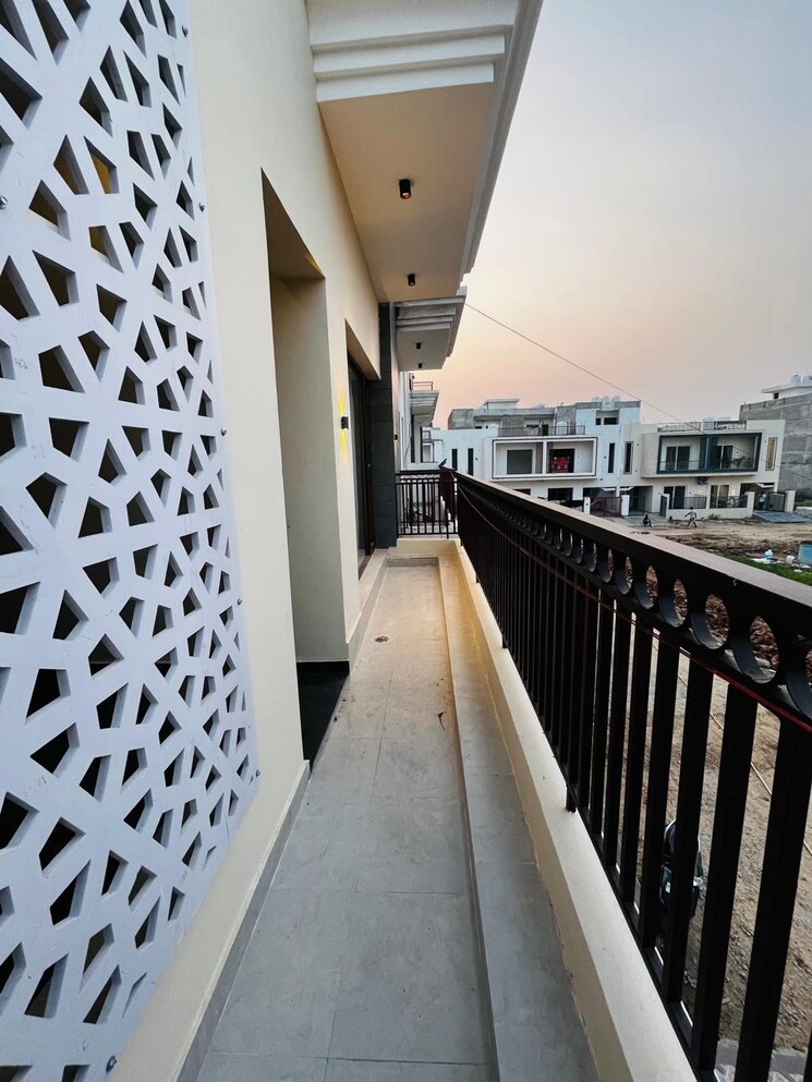 Balcony, sector 124 4 Bedroom 112 Sq.Yd. Independent House In Sector 124 Mohali 8129433