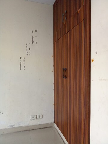 Furnished Amenities in 3 BHK Builder Floor at Guru Nanak Enclave, Dhakoli Village – for Rent