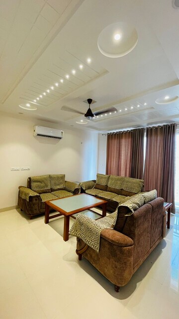 Living Room in 3 BHK Apartment at Gomti Nagar – for Rent