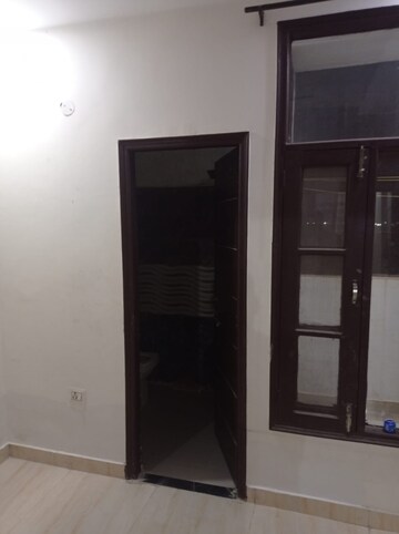 Room in 2 BHK Builder Floor at Dhakoli Village – for Rent