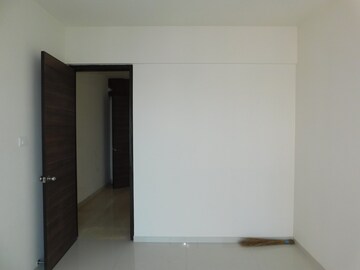 Room in 3 BHK Apartment at Lotus Sky Garden, Malad West – for Rent