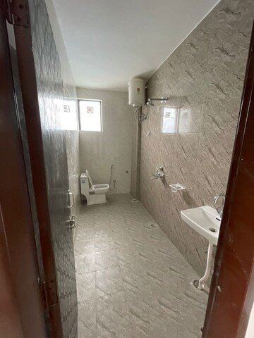 Bathroom in 1 BHK Builder Floor at Sector 31 – for Rent