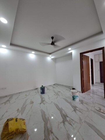 Room in 2 BHK Builder Floor at South City Arcade, Sector 41 – for Rent