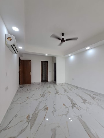 Bedroom in 2 BHK Builder Floor at South City Arcade, Sector 41 – for Rent