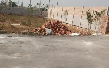 Plot For Sale in Sikandrabad