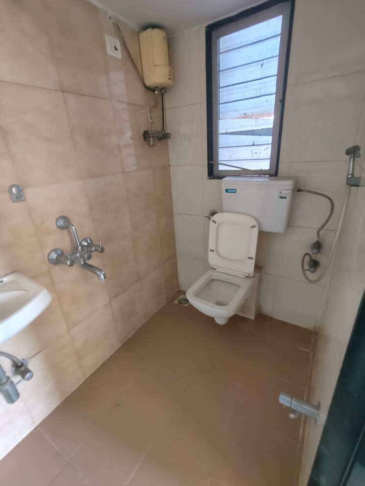 Bathroom, silver-leat-chs 2 Bedroom 1100 Sq.Ft. Apartment In Kandivali East Mumbai 8129654