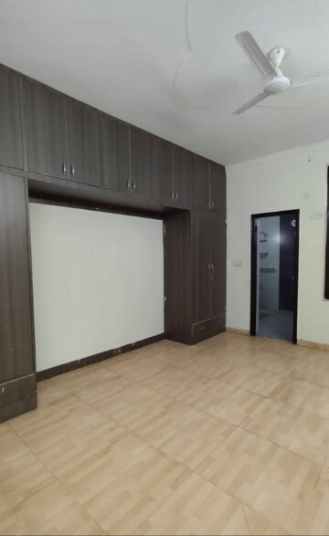 Room in 4 BHK Builder Floor at Srishti Greenfield Homes, Green Fields Colony – for Sale