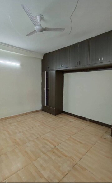 Room in 4 BHK Builder Floor at Srishti Greenfield Homes, Green Fields Colony – for Sale
