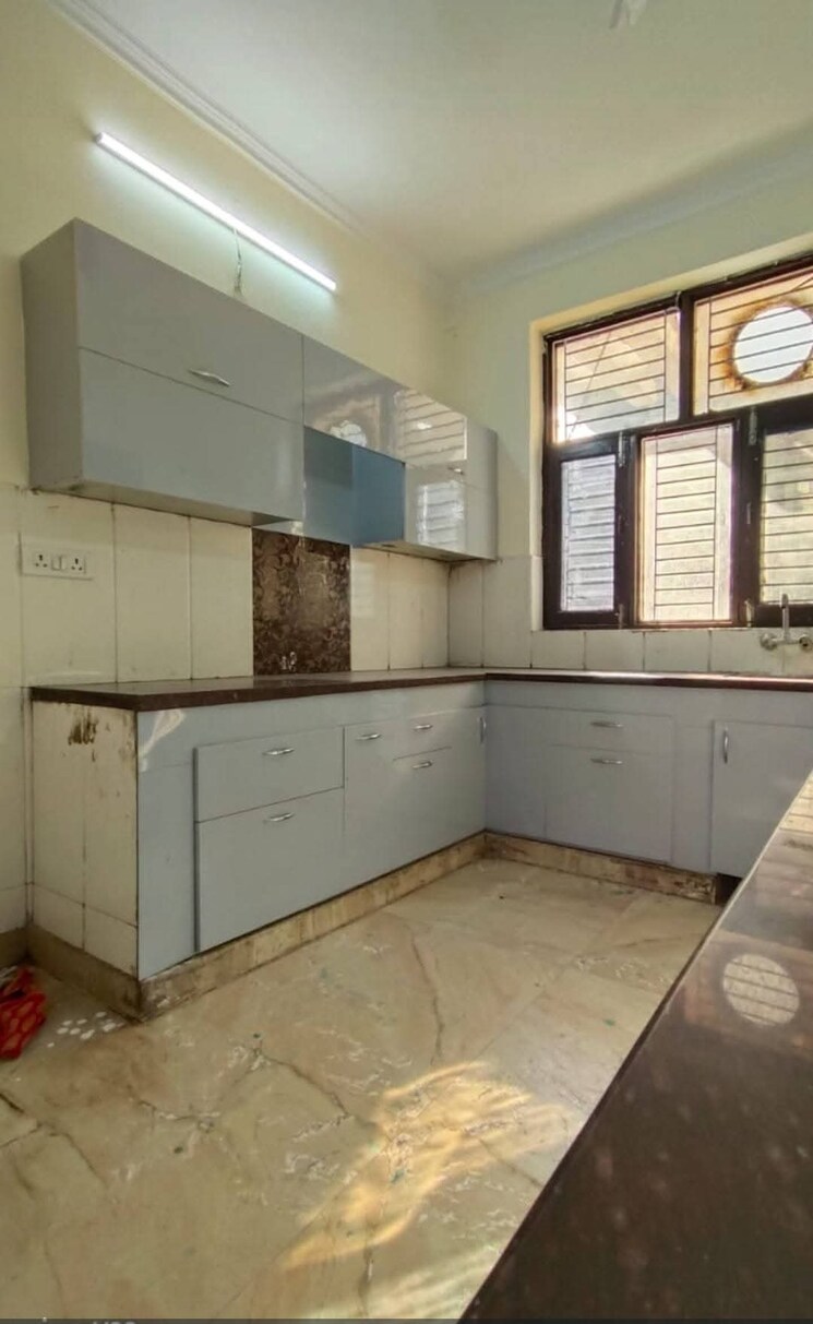 Kitchen, srishti-greenfield-homes 4 Bedroom 2200 Sq.Ft. Builder Floor In Green Fields Colony Faridabad 8129696