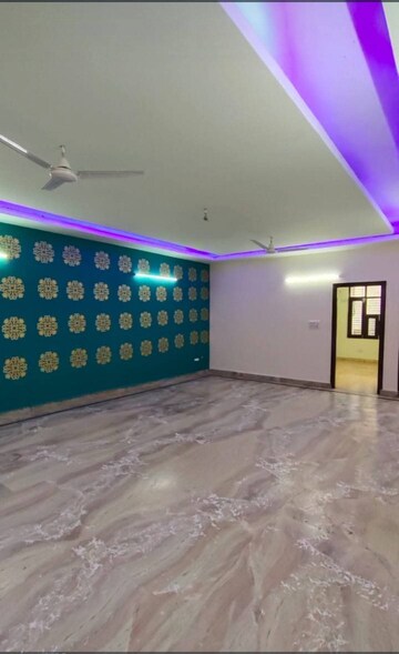 Room in 4 BHK Builder Floor at Srishti Greenfield Homes, Green Fields Colony – for Sale