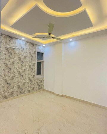 Room in 3.5 BHK Builder Floor at Shastri Nagar – for Rent