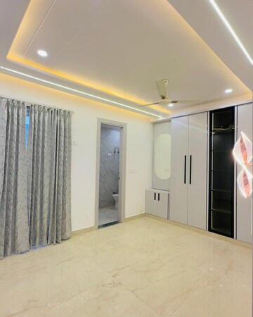 Room in 3.5 BHK Builder Floor at Shastri Nagar – for Rent