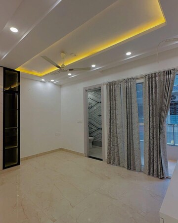 Room in 3.5 BHK Builder Floor at Shastri Nagar – for Rent
