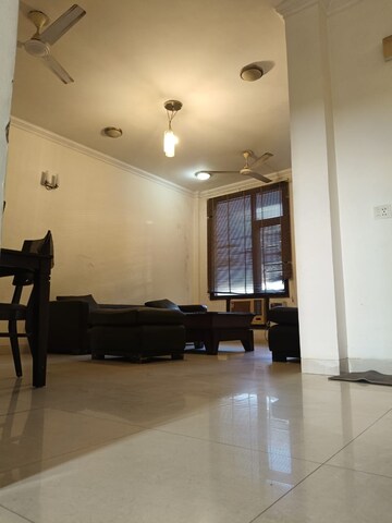 Living Room in 2.5 BHK Builder Floor at Unitech South City II, Sector 50 – for Rent