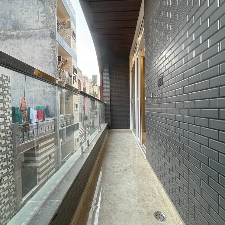 Balcony, shastri nagar 2.5 Bedroom 630 Sq.Ft. Builder Floor In Shastri Nagar Delhi 8129799