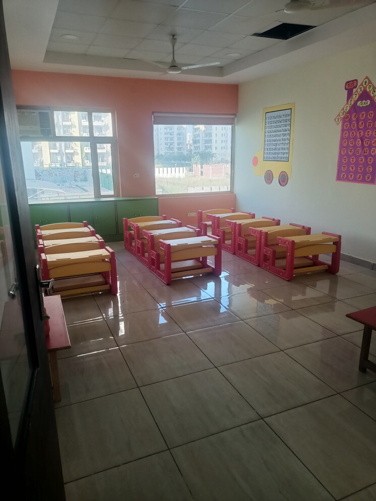 Team Area, rps-savana Commercial Office Space in IT/SEZ 980 Sq.Yd. In Sector 88 Faridabad 8129809