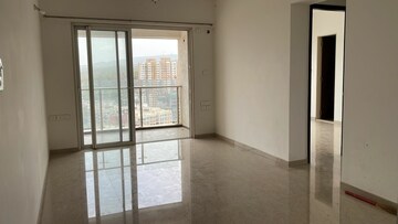 Room in 2 BHK Apartment at JP Decks, Goregaon East – for Rent
