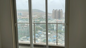 Room in 2 BHK Apartment at JP Decks, Goregaon East – for Rent