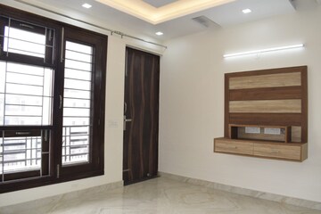 Room in 4 BHK Builder Floor at Housing Board Colony Sector 51, Sector 51 – for Rent