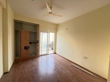 Room in 2 BHK Apartment at Jaypee Kensington Boulevard, Sector 131 – for Sale