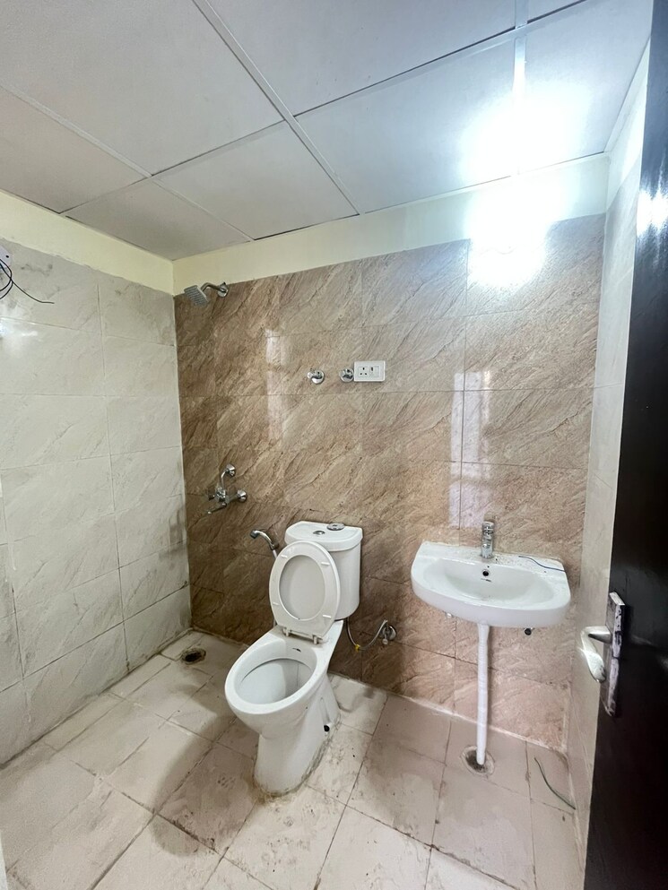 Bathroom, jaypee-kensington-boulevard 3 Bedroom 1320 Sq.Ft. Apartment In Sector 131 Noida 8129910