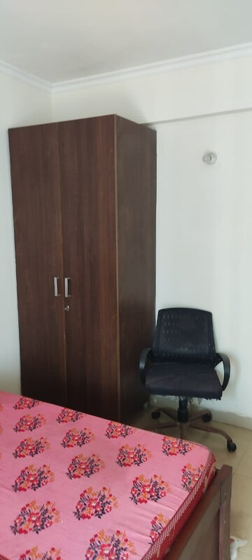 Furnished Amenities in 3 BHK Apartment at Gardenia Gateway, Sector 75 – for Rent