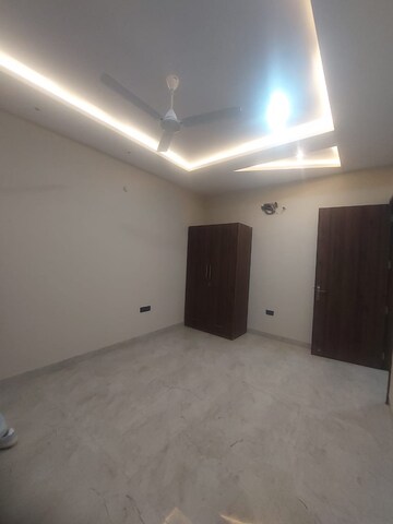 Room in 3 BHK Builder Floor at Gomti Nagar – for Rent